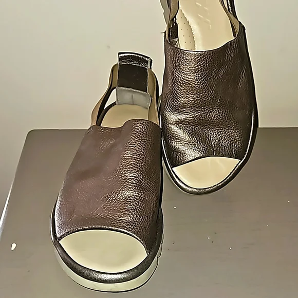 THE FLEXX Shoes The Flexx Wat Is Wav Sandals Sz Poshmark